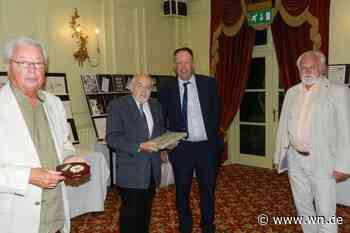 Briefmarkensammler in der Partnerstadt