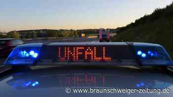 A7 gesperrt: Laster kippt bei Autobahndreieck Salzgitter um