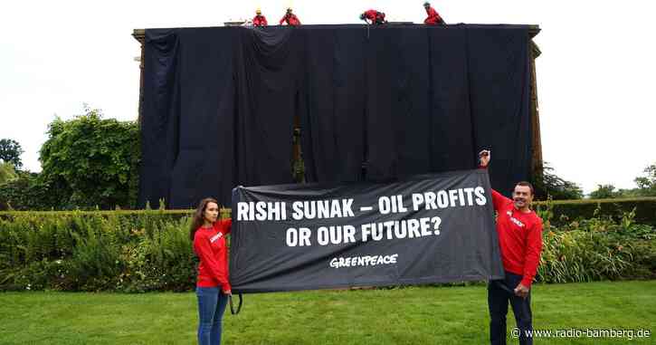 Aktivisten verhüllen Haus des britischen Premiers
