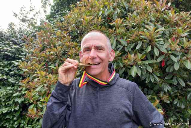 Dirk (51) begon te lopen tijdens corona en geraakte niet meer gestopt: “Om honderd kilometer te lopen moet je mentaal ook sterk staan”