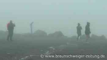 Orkanböen auf dem Brocken hält Wanderer nicht ab