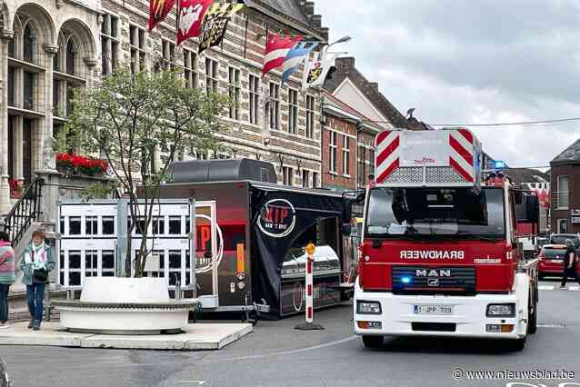 Man (88) valt van de trappen in het historisch stadhuis