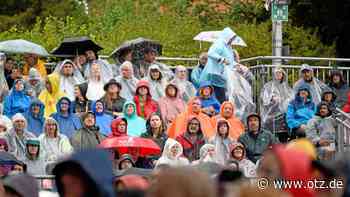 Über Zigarillos und Zellophan-Zipfelmützen in der Jenaer Kulturarena