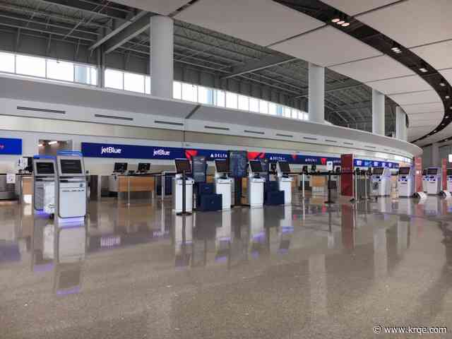 Passengers restrain man accused of injuring Delta flight attendant