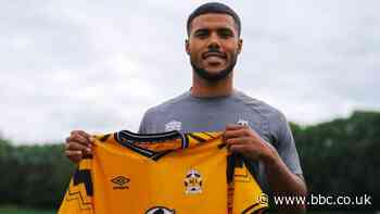 Elias Kachunga: Cambridge United sign former Bolton Wanderers forward