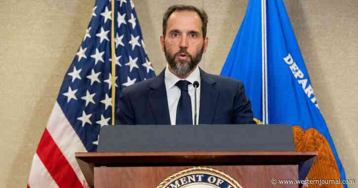 Special Counsel Jack Smith Attempts to Boot Mar-a-Lago Lawyer from Trial, Claiming 'Divided Loyalties'