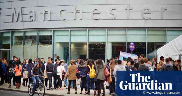 Minister rules out lifting cap on student tuition fees in England