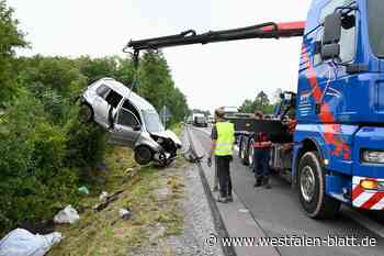 Unfall auf der A33 bei Borchen: Frau aus dem Auto geschleudert