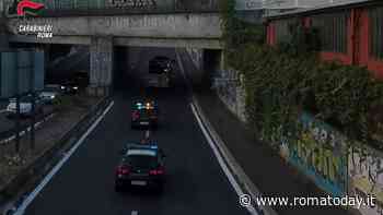 Spogliato, legato e sequestrato dopo festino a base di droga e sesso: si libera dopo 48 ore