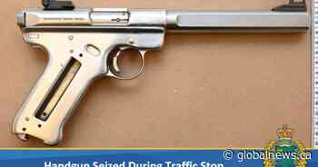 Niagara Regional Police seize gun, drugs, arrest 1 in traffic stop