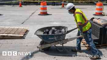 US jobs market holds steady despite rate rises