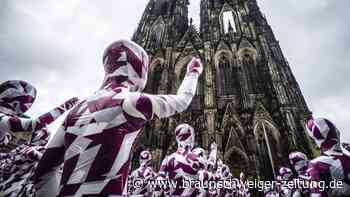 333 Statuen gegen Missbrauch vor dem Kölner Dom