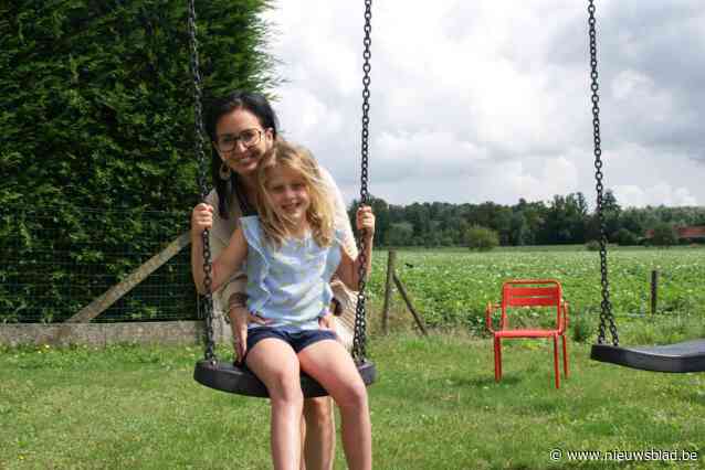 Cindy zamelt met Camping Cosmo geld in voor BuSo-school van dochtertje: “Leny voelt zich stukken beter nu”