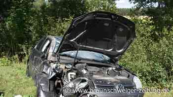 Kreis Gifhorn: Golf überschlägt sich und landet im Straßengraben