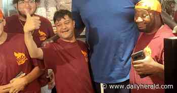 'My fries in there?' Shaq stops at his Rosemont restaurant ahead of Lollapalooza show