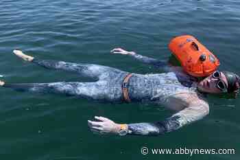 Kelowna athlete battles icy water, hallucinations in swimming entirety of Okanagan Lake
