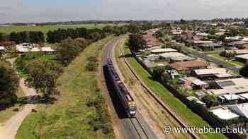 Confusion and plummeting confidence in rail promises for regional Victoria