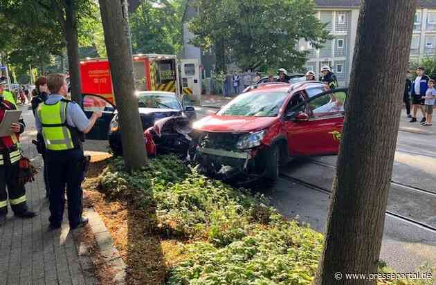 FW-MH: Verkehrsunfall auf der Denkhauser Höfe fordert zwei Verletzte