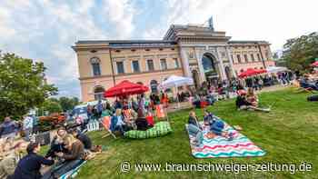 DJ Nina Hepburn legt beim Okerinsel-Festival in Braunschweig auf