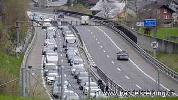 Bis 13 Kilometer langer Stau vor Gotthard-Nordportal