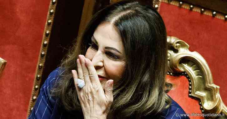 Santanchè contro il reddito di cittadinanza: “Ha fatto tanto male”. M5s: “Inaccettabile”. Calenda: “La morale da lei anche no”