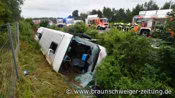 Reisebus verunglückt auf A2 bei Peine – 18 Menschen verletzt