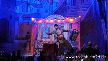 „Lache“ singt der Clown und weint: Festspiele Schloss Amerang feiern Premiere mit „I Pagliacci“