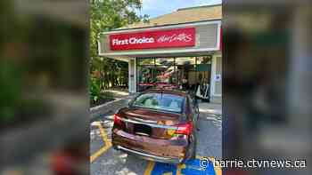 Vehicle crashes into storefront in Bracebridge