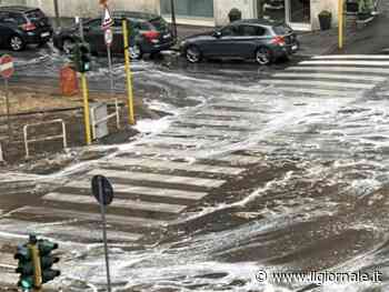 Schiuma bianca, ecco come sono le strade di Roma dopo il ciclone "Circe"