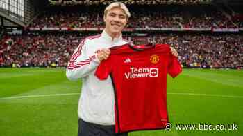 Rasmus Hojlund: Manchester United complete £72m signing from Atalanta