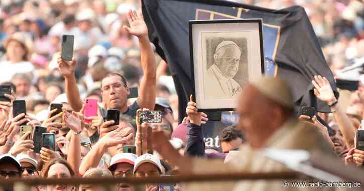 Eineinhalb Millionen Menschen mit Papst bei Gebetswache