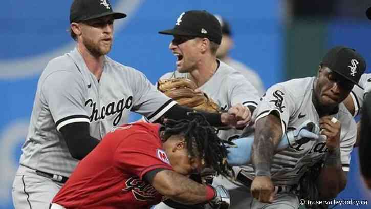 Anderson, Ramírez exchange punches, 6 tossed in White Sox-Guardians brawl
