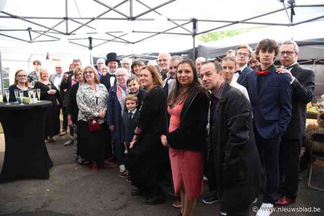 Buren Lazarijstraat vieren dertigste keer feest