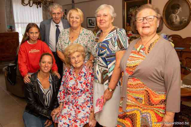 Georgette blaast 100 kaarsjes uit