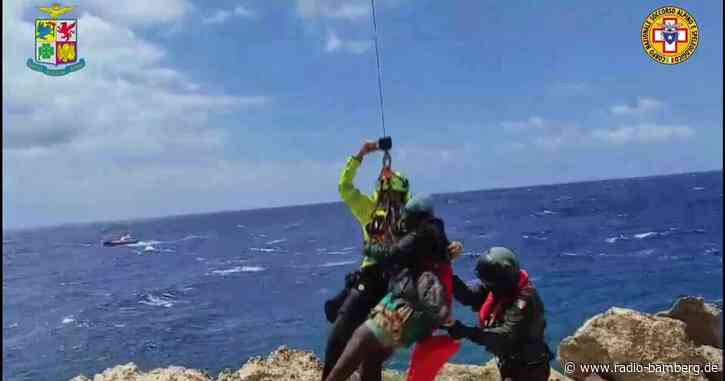 Rund 30 Migranten nach zwei Schiffbrüchen vermisst