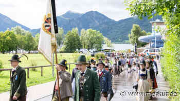 Der bunte Hauptfeiertag: Zwölf Trachtenvereine nehmen am Alt-Schlierseer Kirchtag teil