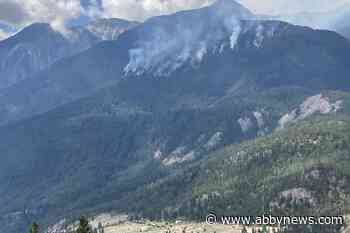 2 properties remain evacuated for fire burning northwest of Lytton