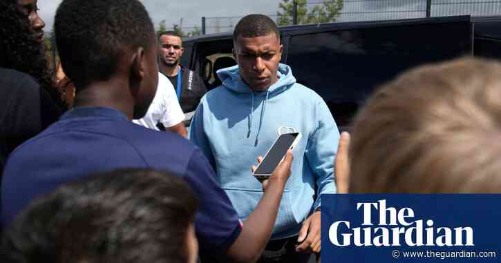 Kylian Mbappé barred from training with PSG’s main first-team group