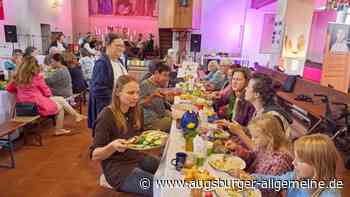 Friedensfest-Programm: Als Zeichen des Friedens an der Tafel zusammenkommen