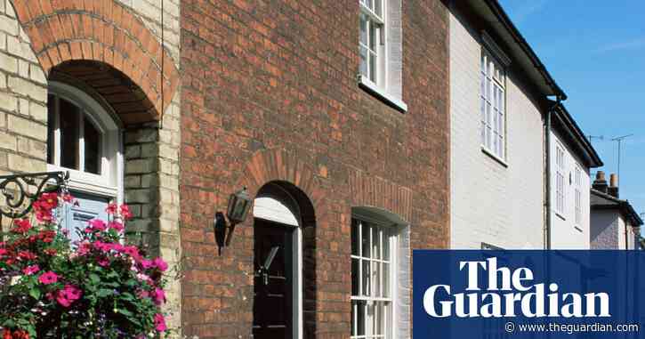 Should I overpay my mortgage monthly or with a lump sum at the end of each year?