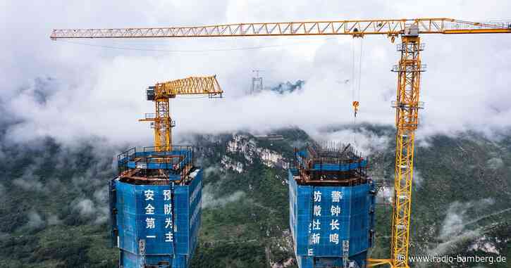 Höchste Hängebrücke der Welt wird in China gebaut