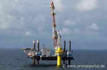 Erstes Fundament für Ørsteds neue Offshore-Windparks in der Nordsee installiert