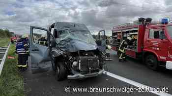 Unfall auf A2 nahe Braunschweig: Rettungshubschrauber landet