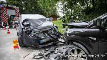 Folgenschwerer Unfall auf TS26 bei Trostberg: Opel und Renault nur noch Schrott
