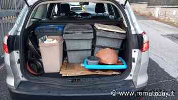 Porta a porta flop. Per portare via i rifiuti la cittadina adibisce l'auto a camioncino Ama