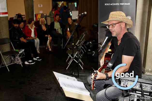 Zomerfeest Heilig Hartwijk schuilt voor de regen in de kerk