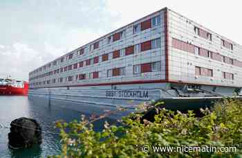 "Prison flottante", colère des riverains... de premiers demandeurs d'asile arrivent sur une barge controversée au Royaume-Uni