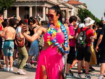 Una foto col consigliere di Fi costa a Rota il Bergamo Pride