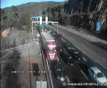 Un conducteur de deux-roues meurt dans un accident avec un poids lourd sur l'A8 ce lundi soir à Nice