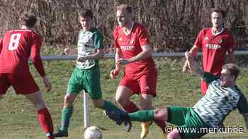 Top-Goalgetter Andreas Hohlenburger und sein „Sixpack“ vor dem Weißbier-Festl